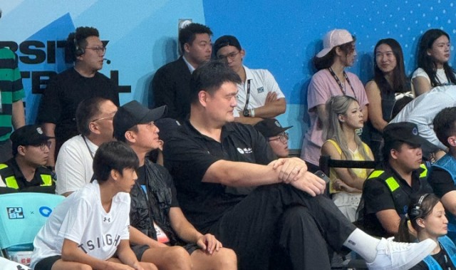 开云官网登录-姚明&邓超观战AUBL决赛 两位NBA老板蔡崇信&何猷君也来到了现场