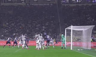 1734656438493085194.gif